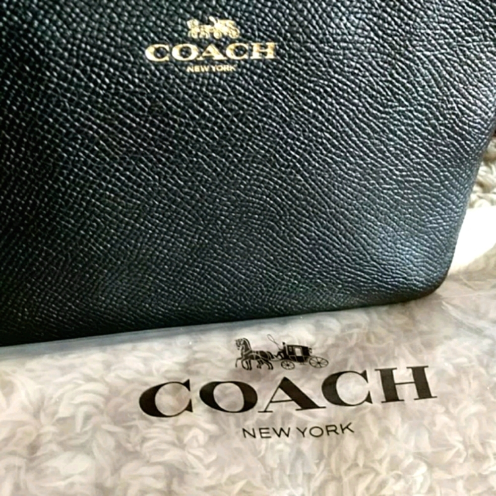 NWT Coach Black Pebbled Leather Wristlet - Picture 4 of 8